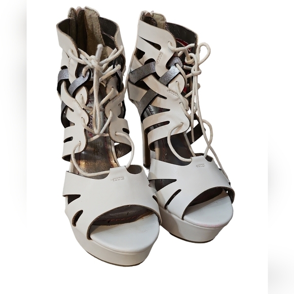Pink & Pepper Cut Out Lace Up White & Silver Open Toe Platform, Heel Size 7 - Picture 4 of 10